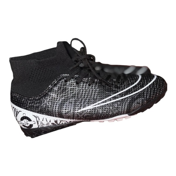 Nwot Kids Black Soccer Shoes - Picture 1 of 3